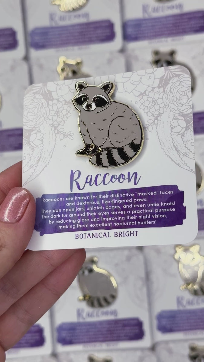 épingle émaillée Or Chapeau Revers Épingle Vintage à Chapeau Ou Revers - Motif Raton Laveur (raccoon), Ton Or Et émail, Occasion Le Chateau Des Animaux